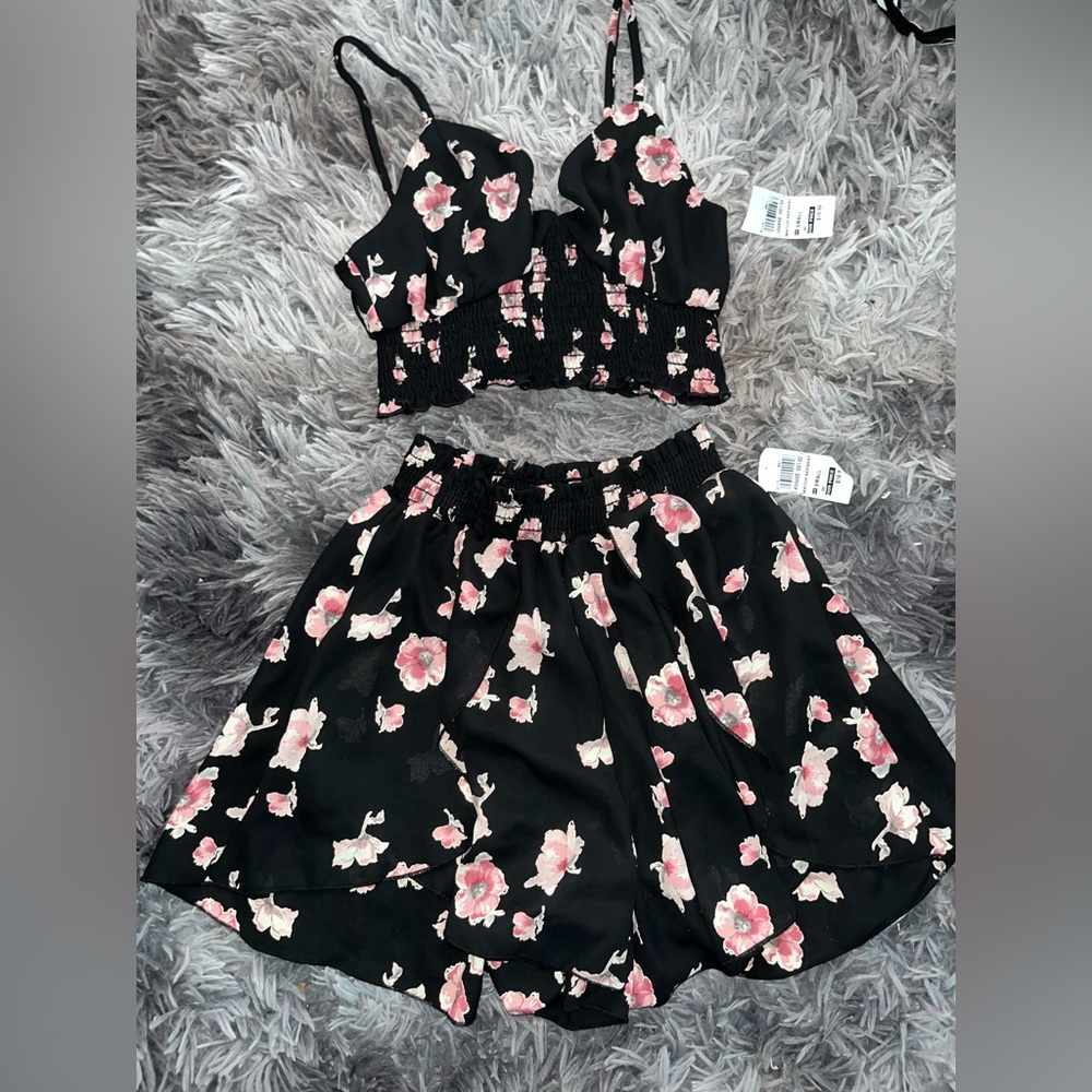 BNWT 2 piece floral set